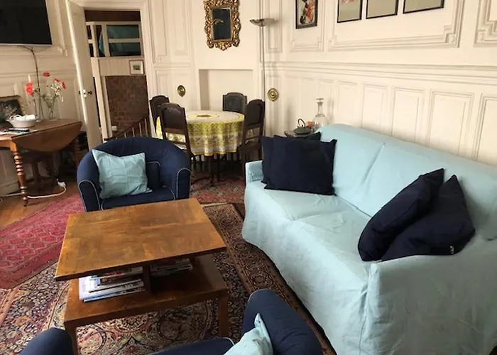 Le 35 Rue Coquilliere With Airport Pick-up Service Apartament *