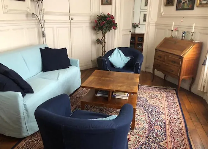 Apartament Le 35 Rue Coquilliere With Airport Pick-up Service