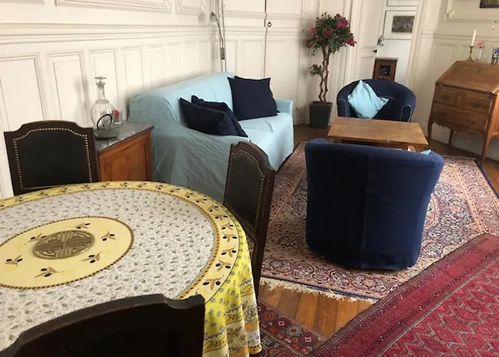 Le 35 Rue Coquilliere With Airport Pick-up Service